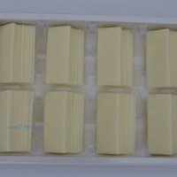 供应巧克力装饰件：白长方盒装