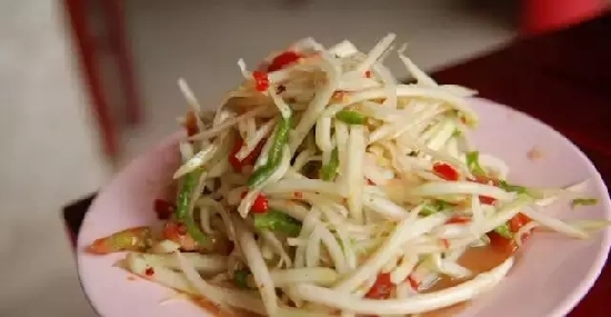 未成熟的青芒果被称为情人果。是集“色”、“香”、“味”和“营养”为一身的果中佳品，含有大量的营养元素。