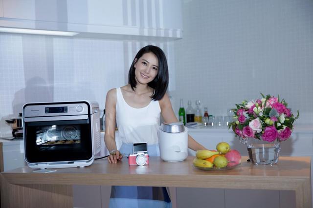 高圆圆热衷烘焙 为粉丝送爱心曲奇(图)