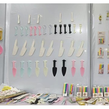 厂家直销生日蜡烛、蛋糕刀叉等生日用品